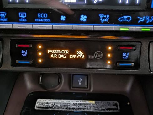 Used 2021 Toyota RAV4 Limited AWD/4WD image 12