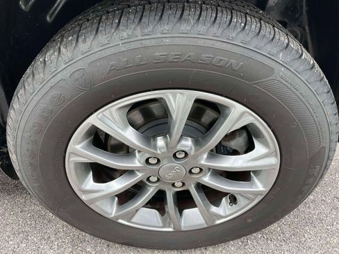 Used 2019 Jeep Cherokee Latitude Plus w/ Cold Weather Group image 11