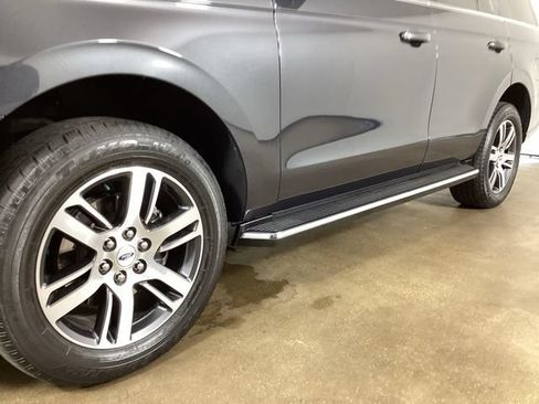 Used 2022 Ford Expedition XLT AWD/4WD image 2