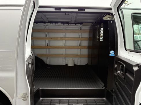 Used 2024 GMC Savana 2500 w/ Driver Convenience Package image 22