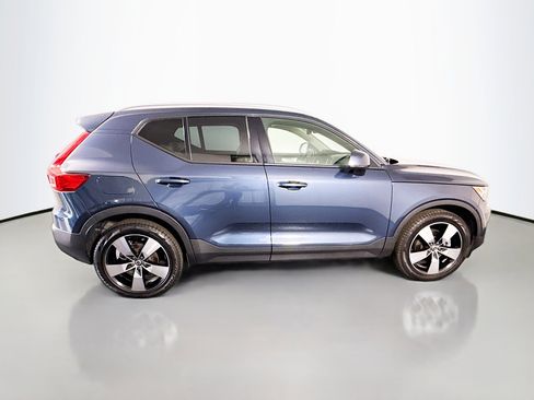 Used 2021 Volvo XC40 T5 Momentum w/ Premium Package image 11