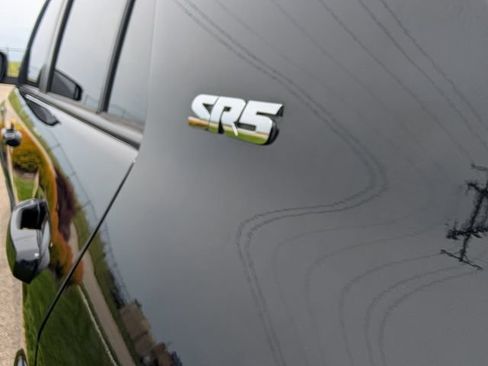 Used 2018 Toyota 4Runner SR5 AWD/4WD image 32