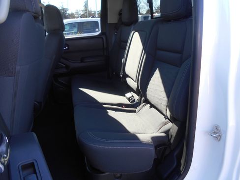 Used 2023 Nissan Frontier SV w/ Technology Package image 8