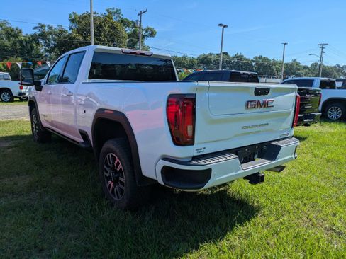 Used 2023 GMC Sierra 2500 AT4 w/ Driver Alert Package I AWD/4WD image 4