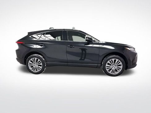 Certified 2022 Toyota Venza XLE image 13