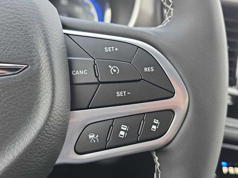 New 2026 Chrysler Pacifica Select image 34