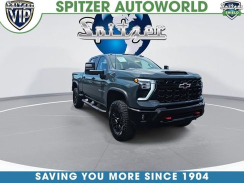 Used 2025 Chevrolet Silverado 2500 ZR2 w/ Technology Package AWD/4WD image 2