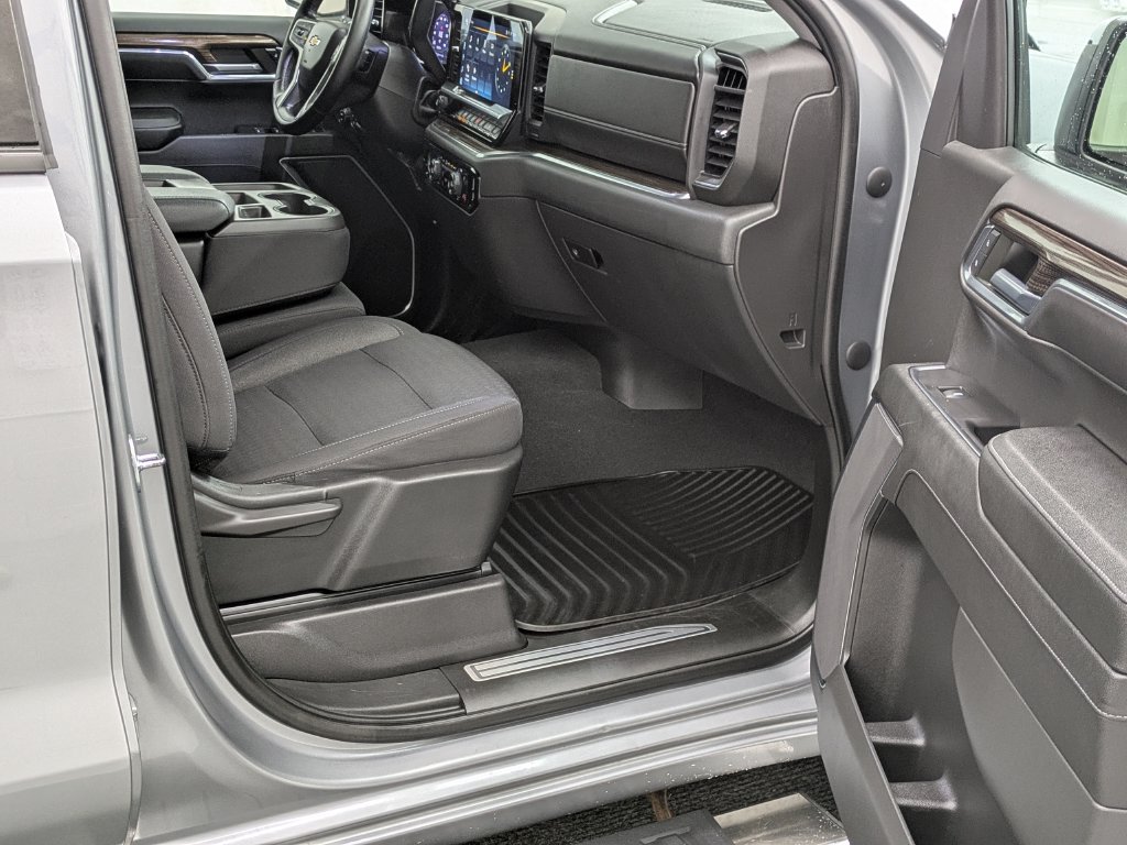 Used 2023 Chevrolet Silverado 1500 LT AWD/4WD image 26