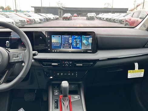 New 2026 Nissan Kicks SR image 19