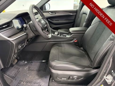 New 2026 Jeep Grand Cherokee Altitude AWD/4WD image 9