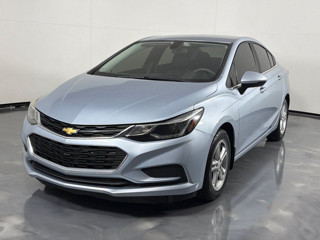 Used 2017 Chevrolet Cruze LT w/ Convenience Package FWD image 10