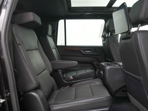 Used 2025 GMC Yukon XL Denali w/ Denali Reserve Package AWD/4WD image 12