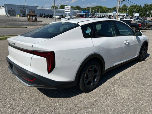 Used 2025 Kia K4 FWD image 3