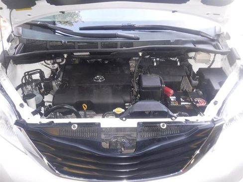 Used 2012 Toyota Sienna LE image 13