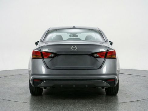 Used 2025 Nissan Altima 2.5 SV FWD image 7