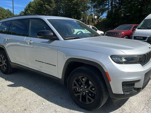 Certified 2024 Jeep Grand Cherokee L Laredo image 5