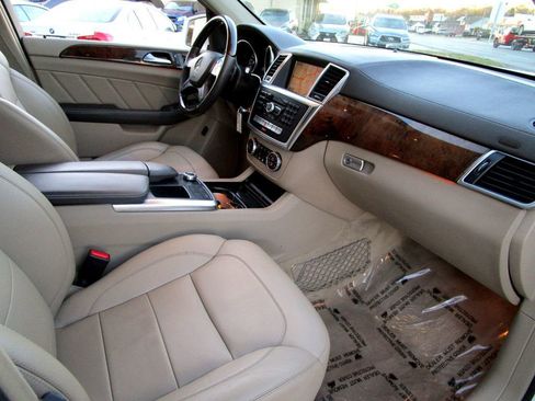 Used 2016 Mercedes-Benz GL 450 4MATIC 4dr GL 450 image 14