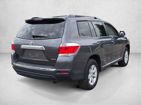 Used 2012 Toyota Highlander SE w/ Tow Pkg AWD/4WD image 5