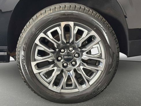 Used 2024 GMC Yukon XL Denali Ultimate AWD/4WD image 13