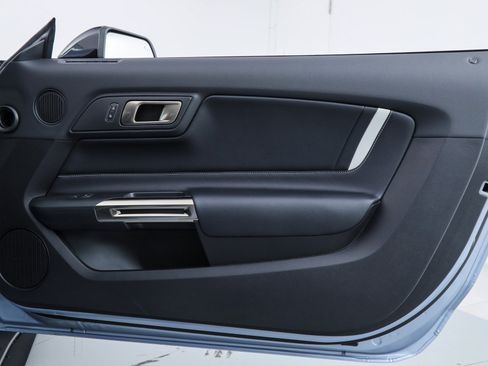 Used 2022 Ford Mustang Shelby GT500 w/ Carbon Fiber Track Pack image 21