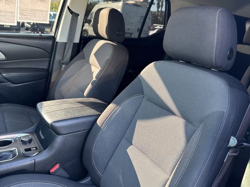 Used 2021 Chevrolet Traverse LT image 17