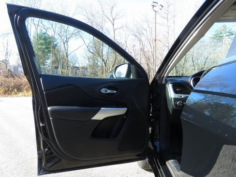 Used 2018 Jeep Cherokee Overland w/ Heavy Duty Protection Group image 10