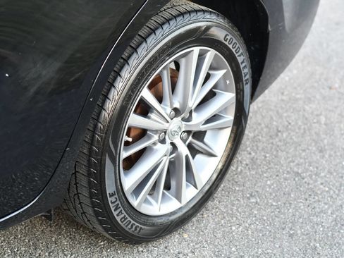 Used 2014 Toyota Corolla LE image 19