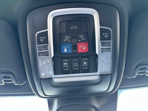 Used 2023 RAM 3500 Limited AWD/4WD image 17