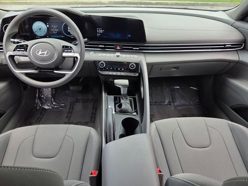 Used 2024 Hyundai Elantra SEL FWD image 12