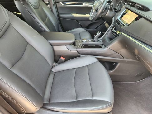 Certified 2024 Cadillac XT5 Premium Luxury FWD image 12