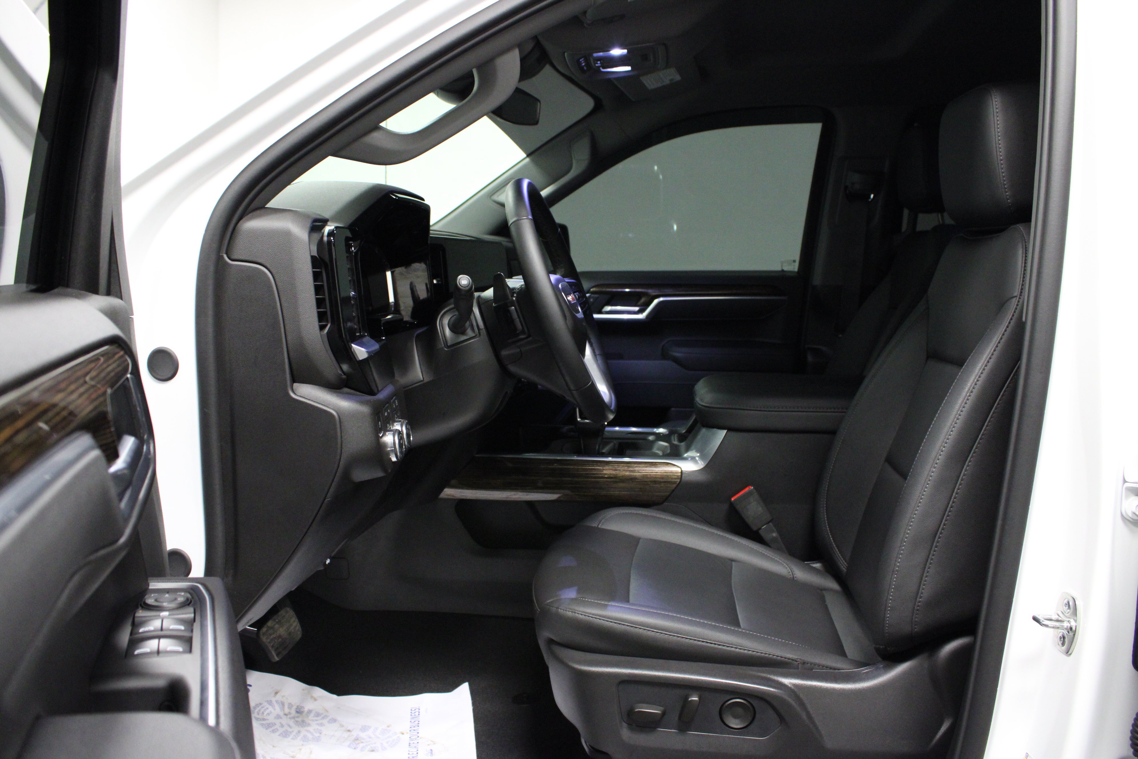 Used 2026 GMC Sierra 1500 Elevation w/ Elevation Premium Package AWD/4WD image 12