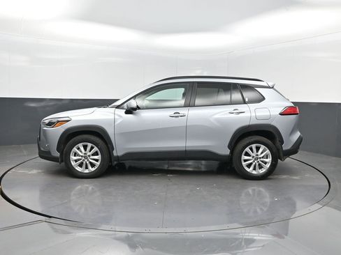 Used 2024 Toyota Corolla Cross LE image 2