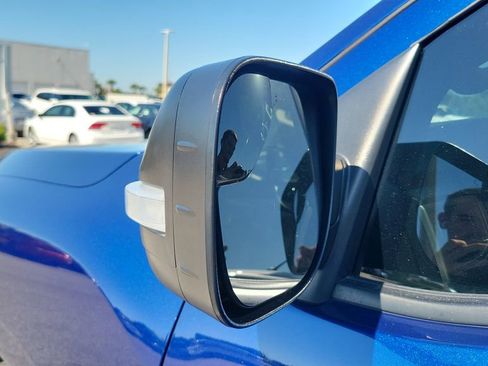 Used 2020 Nissan Titan SV w/ SV Convenience Package RWD image 4