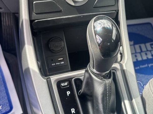 Used 2015 Hyundai Elantra SE w/ Option Group 02 FWD image 17