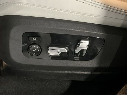 New 2026 BMW X6 xDrive40i w/ Climate Comfort Package image 12