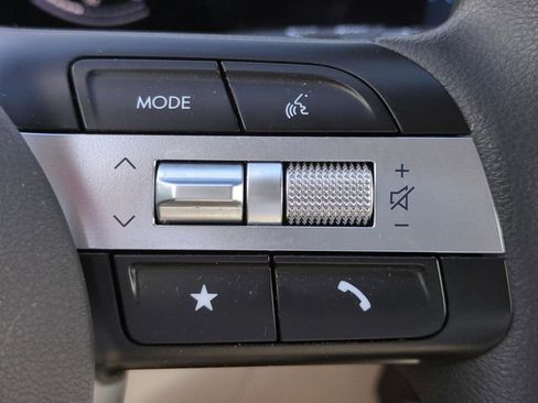 Certified 2025 Hyundai Tucson SE image 27