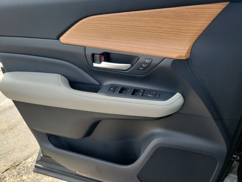 Used 2026 Toyota Grand Highlander LE image 21