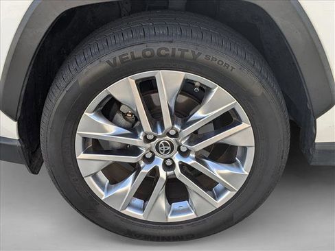 Used 2019 Toyota RAV4 XLE Premium w/ Advanced Technology Package FWD image 10