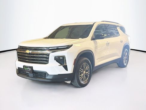 Used 2025 Chevrolet Traverse LT AWD/4WD image 3