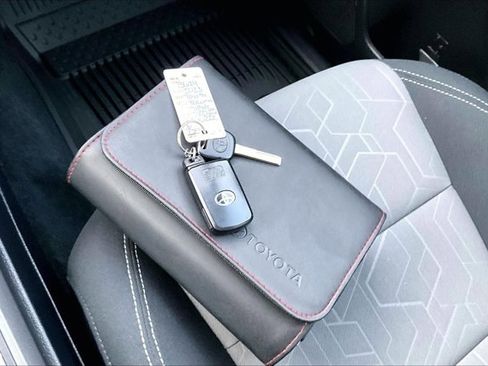 Used 2023 Toyota Tacoma TRD Off-Road image 33