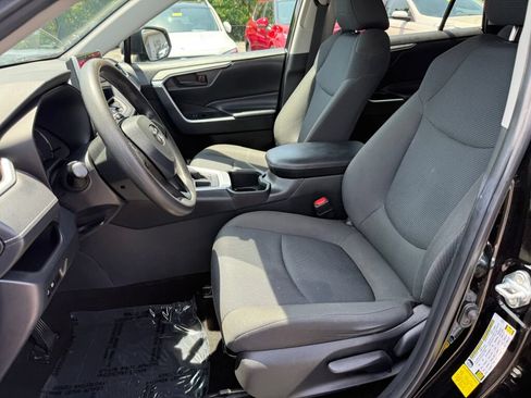 Used 2023 Toyota RAV4 LE AWD/4WD image 10