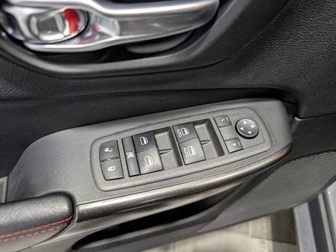 Used 2022 Jeep Cherokee Trailhawk w/ Comfort/Convenience Group AWD/4WD image 13