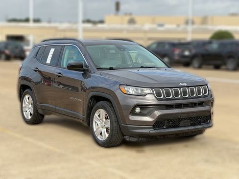 Used 2022 Jeep Compass Latitude w/ Sun and Sound Group FWD image 6