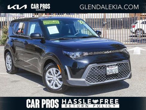Used 2023 Kia Soul LX image 1
