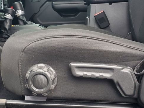 Used 2018 Jeep Wrangler Sport image 9