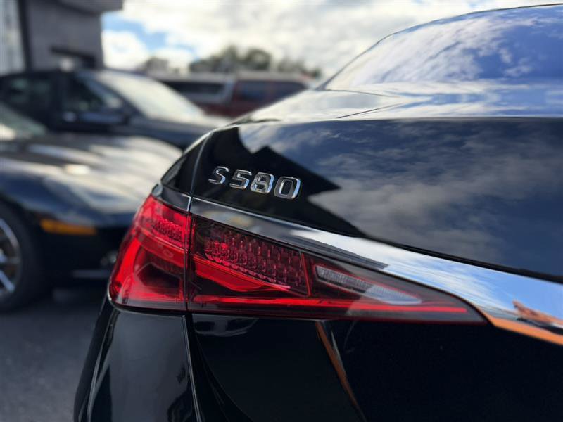 Used 2022 Mercedes-Benz S 580 4MATIC Sedan w/ Rear Seat Package image 6