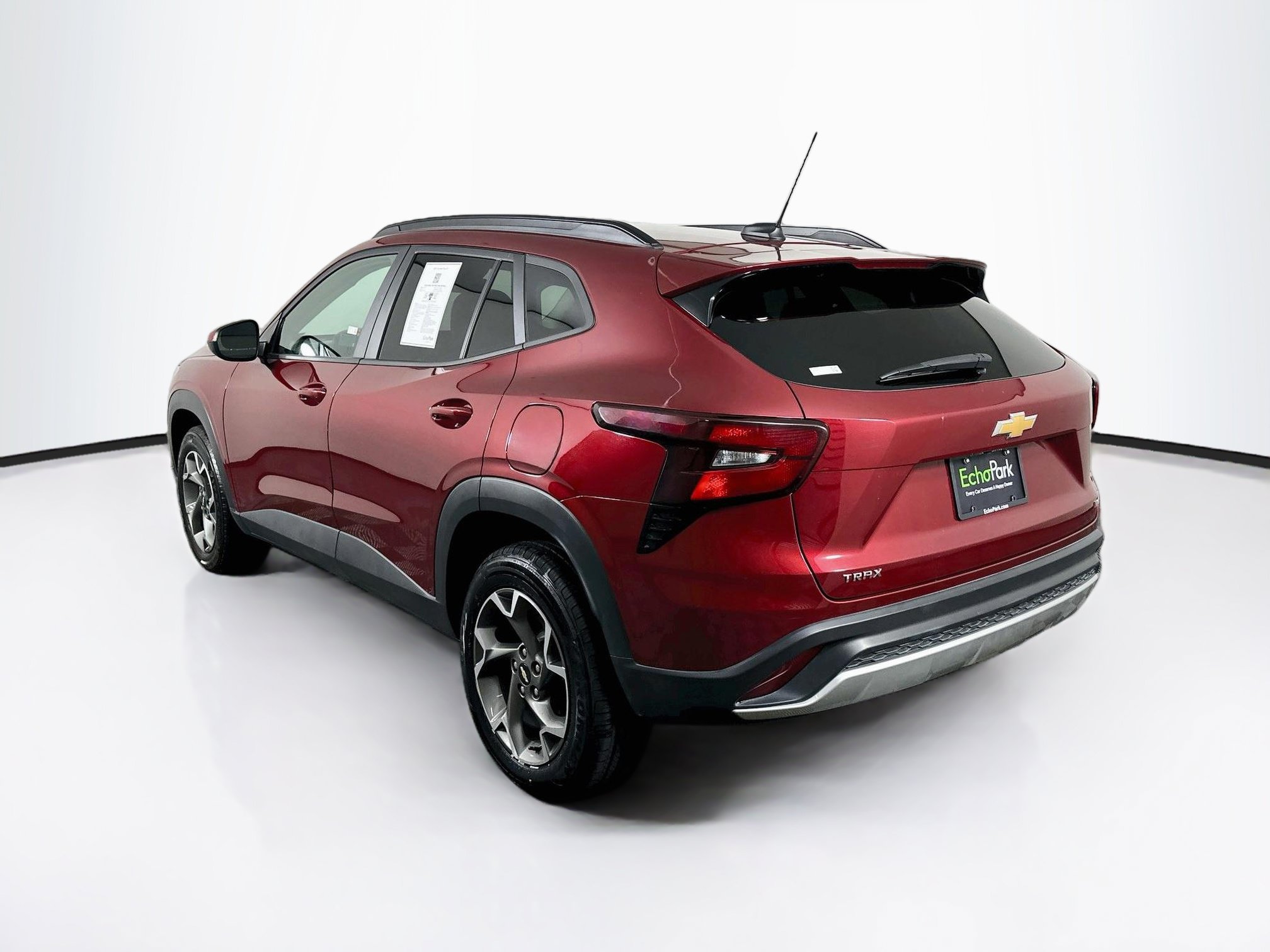 Used 2025 Chevrolet Trax LT FWD image 5