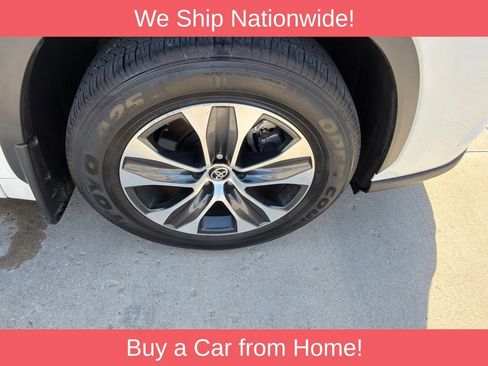 Used 2021 Toyota Highlander XLE AWD/4WD image 36