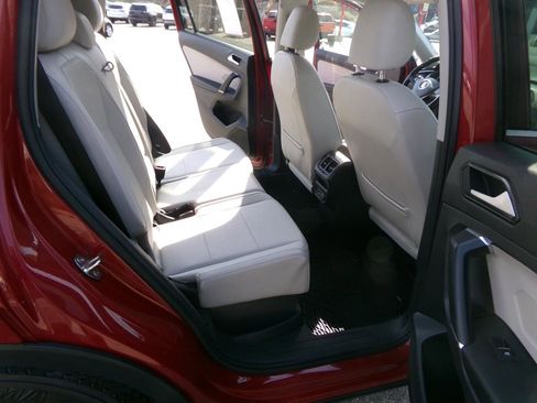 Used 2018 Volkswagen Tiguan SE image 22