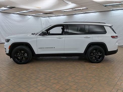 Used 2023 Jeep Grand Cherokee L Laredo image 4